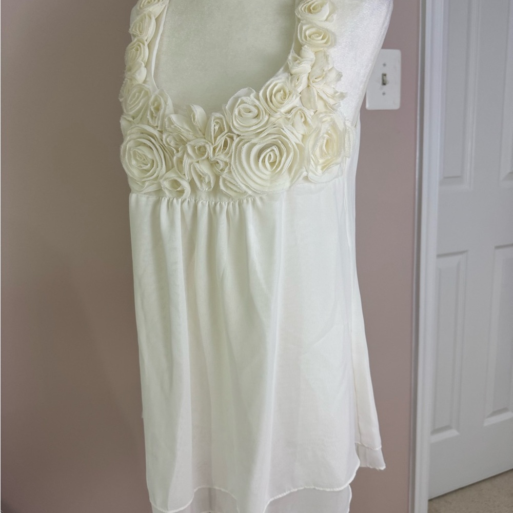 Lrg Cream Floral Rosette Blouse sleeveless top NWOT spring apparel